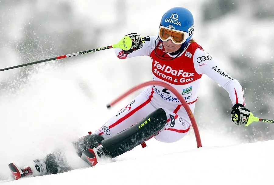 "Златен скиор" за Хиршер и Фенингер