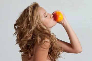 Ники Пенчев заби модел на бельо