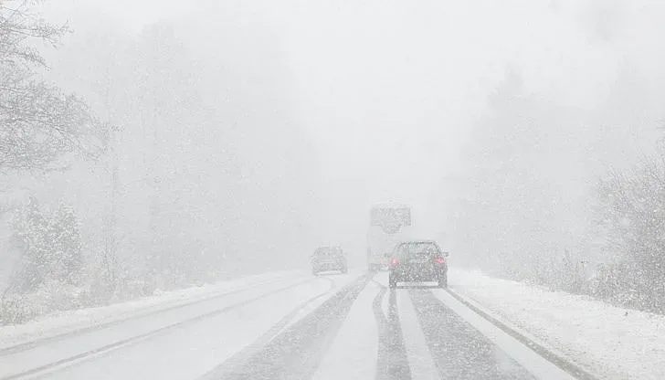 Метър преспи затрупаха наше райско кътче /СНИМКИ/