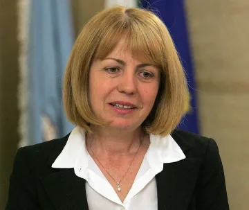 Задача №1 е график за  ремонт в кварталите 