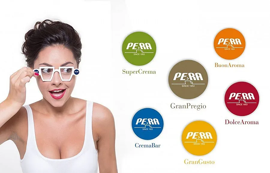 Наша красавица стана лице на кафе в Италия