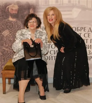 Стояна подкрепя Кичка Бодурова