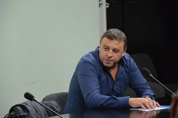 Камбитов: Изграждаме спортни площадки с изкуствена настилка в двора на всяко училище в Благоевград