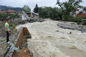 Обучават 30 души как да действат при наводнения