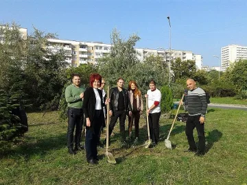 Кандидатът за кмет на район Приморски Петя Проданова с инициатива по залесяване