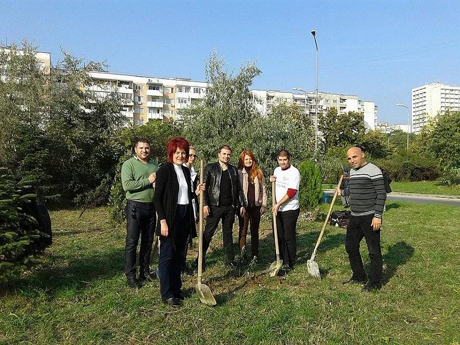 Кандидатът за кмет на район Приморски Петя Проданова с инициатива по залесяване