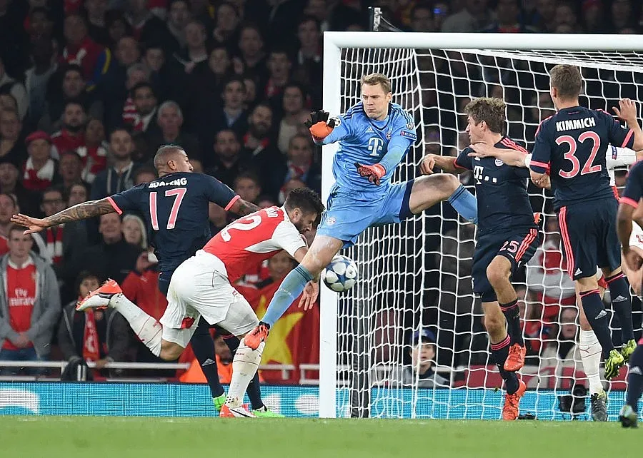 "Арсенал" отново в битката за Шампионска лига