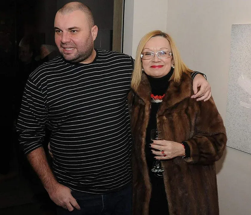 Първи силиконови гърди в БНТ! Носи ги легенда