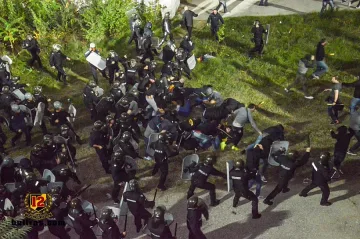 Удариха "Ботев" за боя с полицията