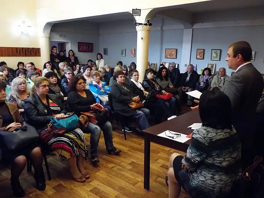 Иван Иванов: Няма да допуснем съкращаване на училища в селата