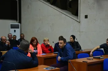 Плувци хвалят кандидат-кмет за плувен басейн