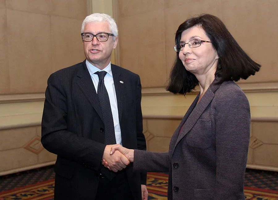 Кунева: Не искам война с партиите за антикорупционния закон