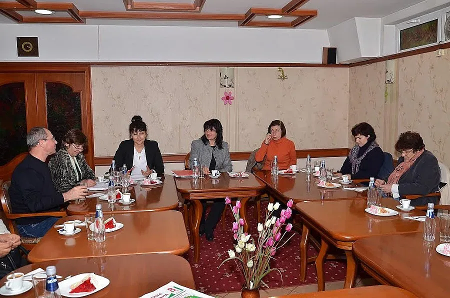 Трифонова се срещна с учители в Монтанско