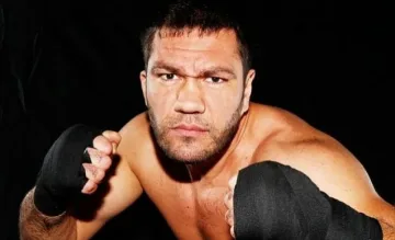 Кобрата с травма в ръката, чака мач през декември 