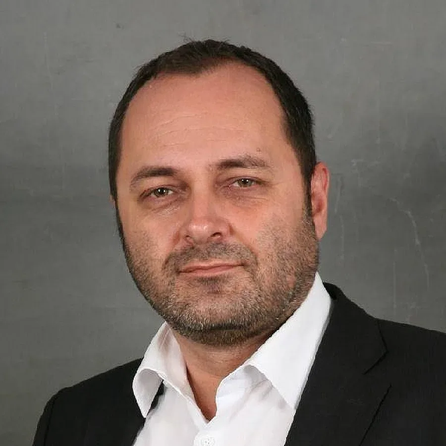 Кандидат на БДЦ умен колкото Гейтс