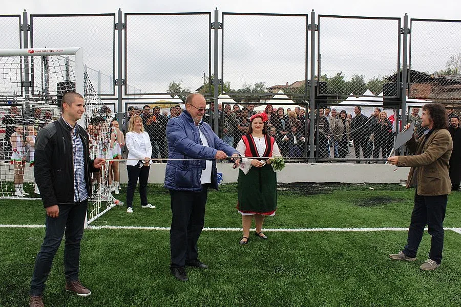 Инж. Серьожа Лазаров откри новия стадион на Лесичово