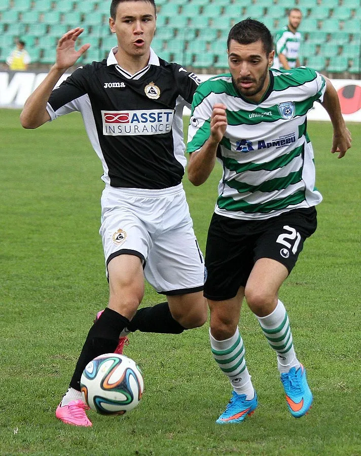 "Моряците" потопиха "Славия"