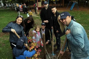 Андрей Георгиев засади дръвчета в Южния парк