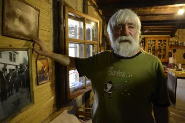 Кольо Пашов живее във вековна къща с кладенец