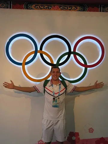 Аристотел ме запали по петобоя