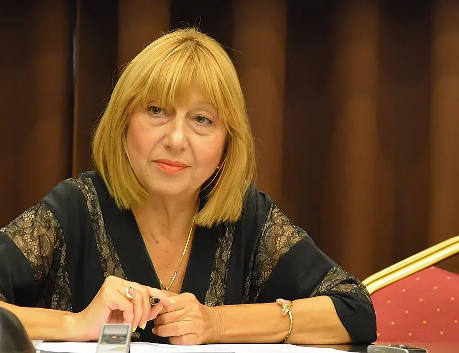 Клисарова обеща сграда за всяко училище