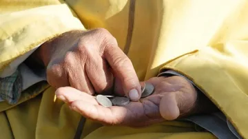 Почти половината българи са на прага на бедността