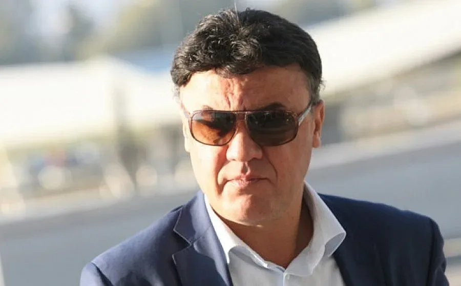 Боби Михайлов даде рамо на Платини