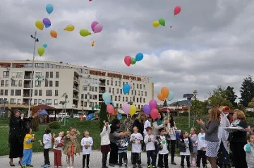 Малките кърджалийчета изпратиха послания за мир, щастие и приятелство 