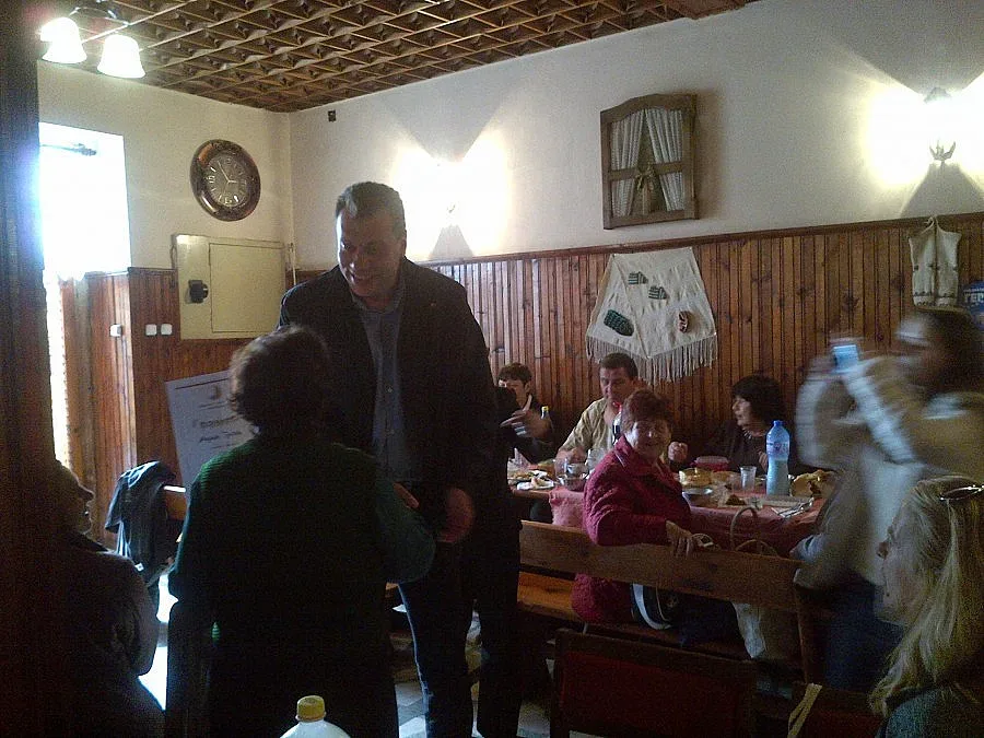 Областен управител подари икона на църква