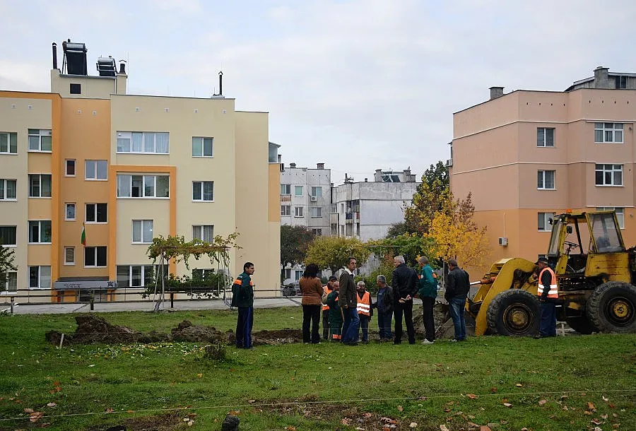 Строят детска площадка в благоевградски квартал