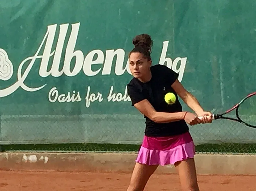 Вивиан Златанова на четвъртфинал на силния тенис турнир в Албена