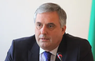 Калфин открива архивохранилище на НОЙ в Невестино  