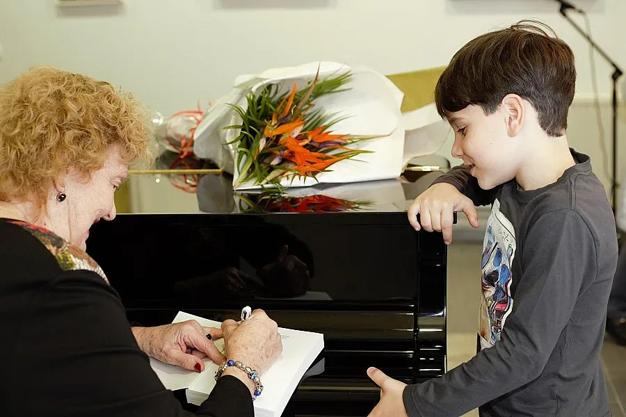 Лолова даде старт на тържествата по случай 100 г. бг кино в Париж