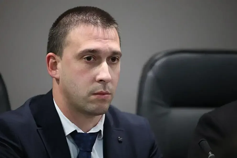 Водната криза взе главата на губернатор