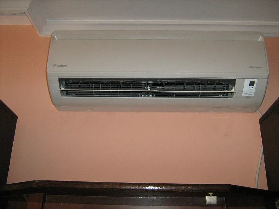 Измамиха и мъж в Благоеград с доставка на климатици