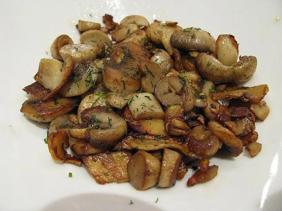 Жена се натрови с гъби от комшия