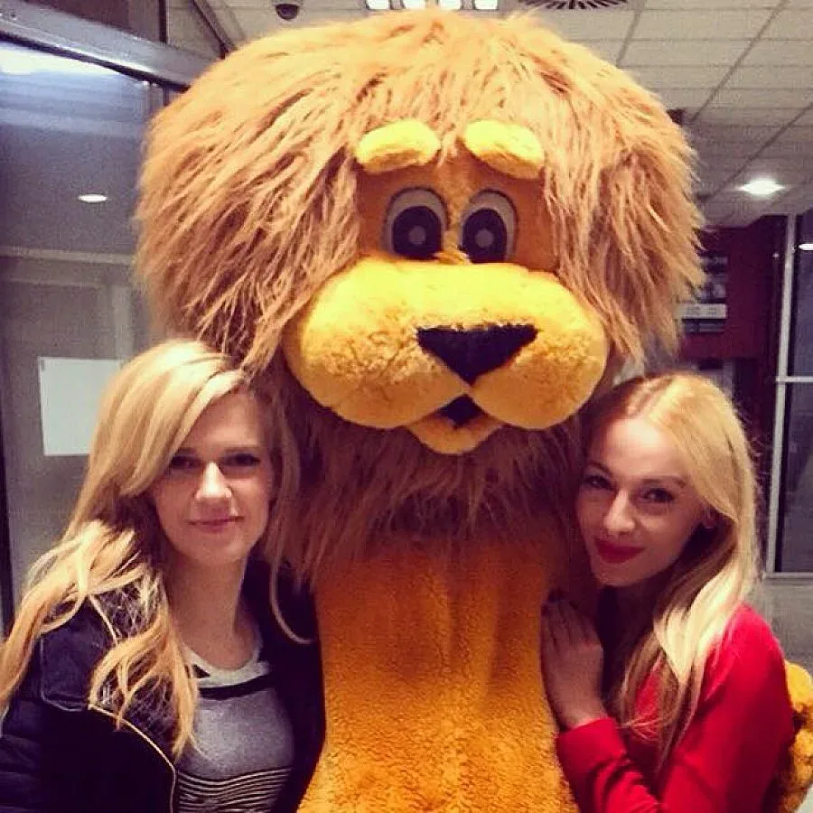 Нели Петкова пее химна