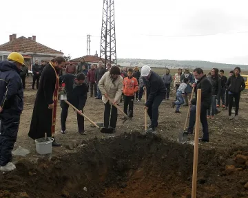 Алексиев направи първата копка на нова детска градина