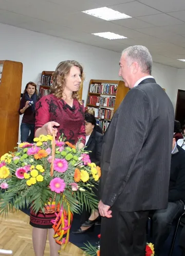 Огнян Ценков поздрави екипа на Регионална библиотека „Михалаки Георгиев"