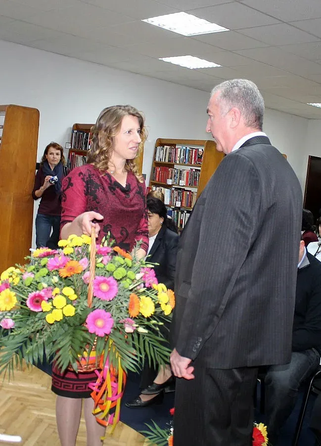 Огнян Ценков поздрави екипа на Регионална библиотека „Михалаки Георгиев"