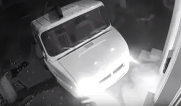 ВИДЕО: Заляха с 3 т. екскременти централа на управляващите в Молдова 