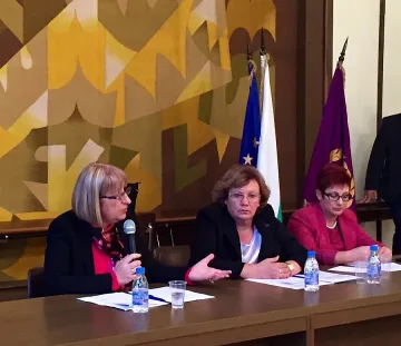 Цачева: Местната власт е важна за съживяването на икономиката 
