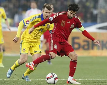 Испания прати Украйна на баражи, Англия с 10 от 10 