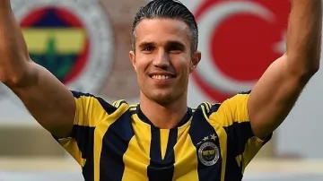 Ван Перси очерня юбилея си с побой