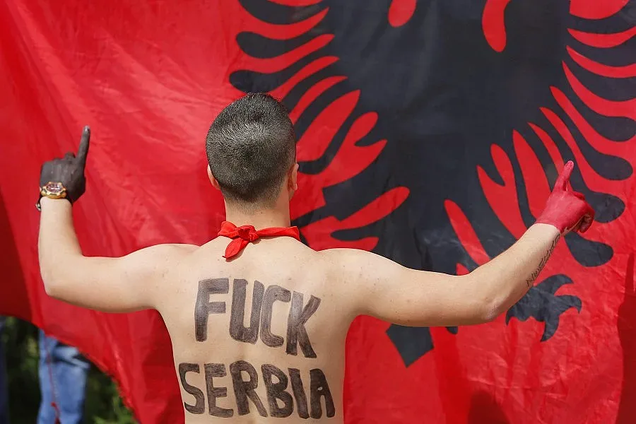 Е2 млн. премия за Албания