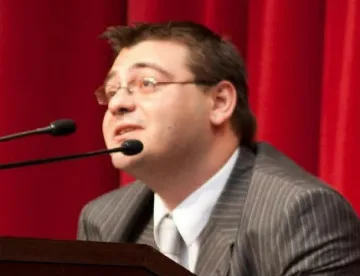 Кой открадна политиката?