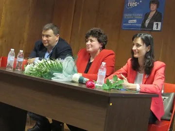 Мария Габриел и Емил Радев подкрепиха кандидата на ГЕРБ за кмет на Долни чифлик