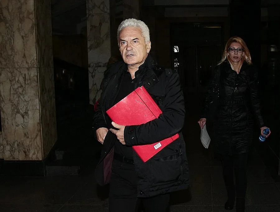 Волен плаши със съд Костов и Цацаров