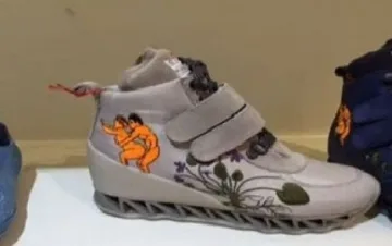 Детски обувки със секс картинки в магазините