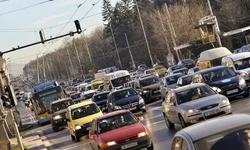 Градският транспорт в столицата се движи със закъснения до 30 минути